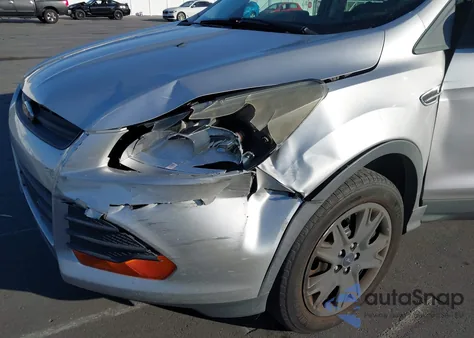 2013 Ford Escape S z USA, uszkodzony, nr VIN 1FMCU0F72DUB81943